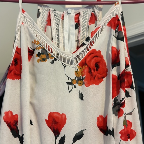 Sleeveless Romper - Picture 2 of 4